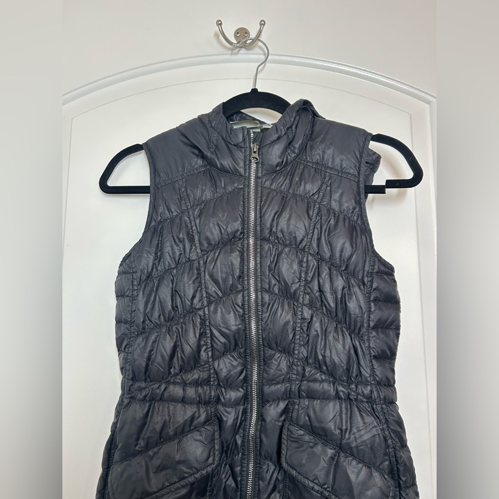 Athleta Womens Downtime Goose Down Quilted Black Puffer Vest Jacket size XS - Picture 3 of 12